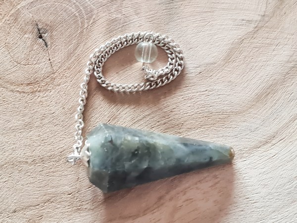 Pendule facetté labradorite